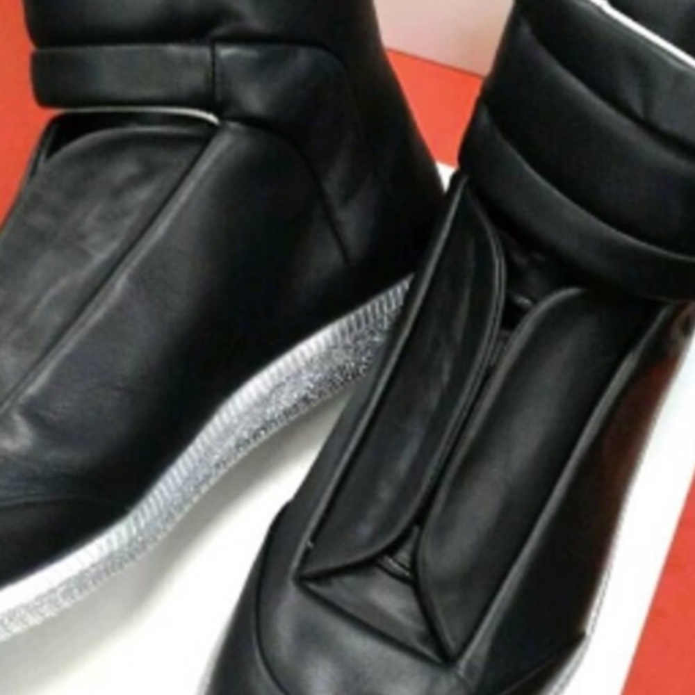 MAISON MARGIELA

Black Leather Future